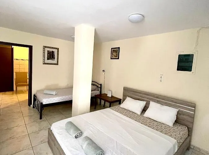 Legacy Lux By The Airport & Beach